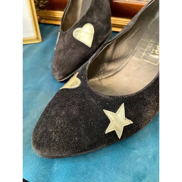 Vintage Suede Wedge Pumps: Black with Gold Stars, Size 8 - Picture 3 of 7